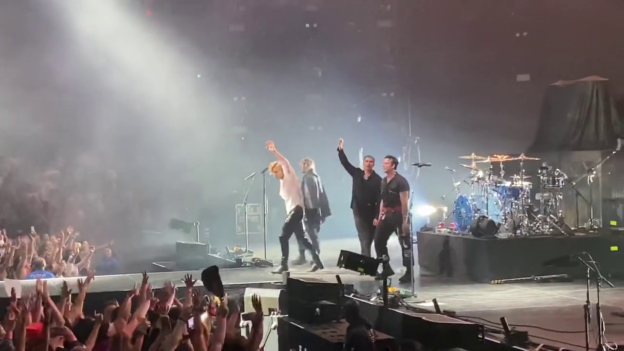 5 Seconds of Summer - Youngblood [Live @ Boston TD Garden 09/27/2019]