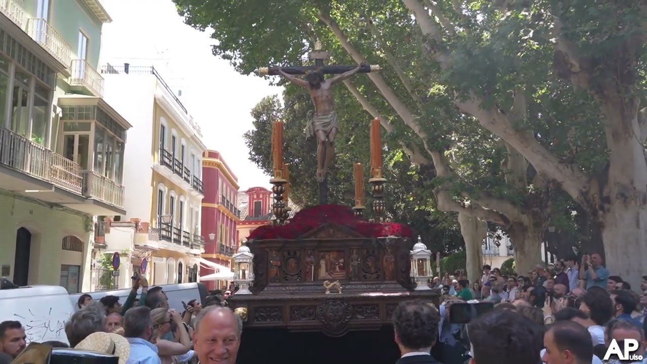 Entrada del la EXTRAORDINARIA del Cristo de Burgos 2024
