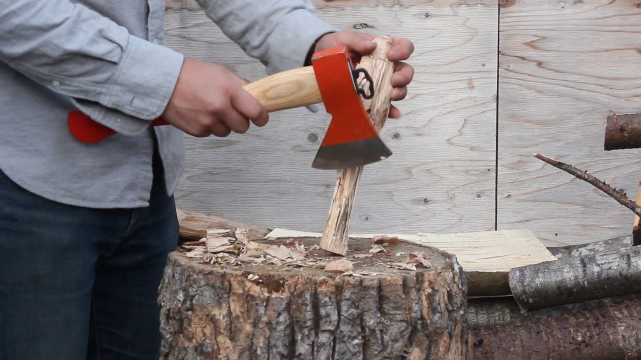 spoon carving with axe 斧で木のスプーンづくり