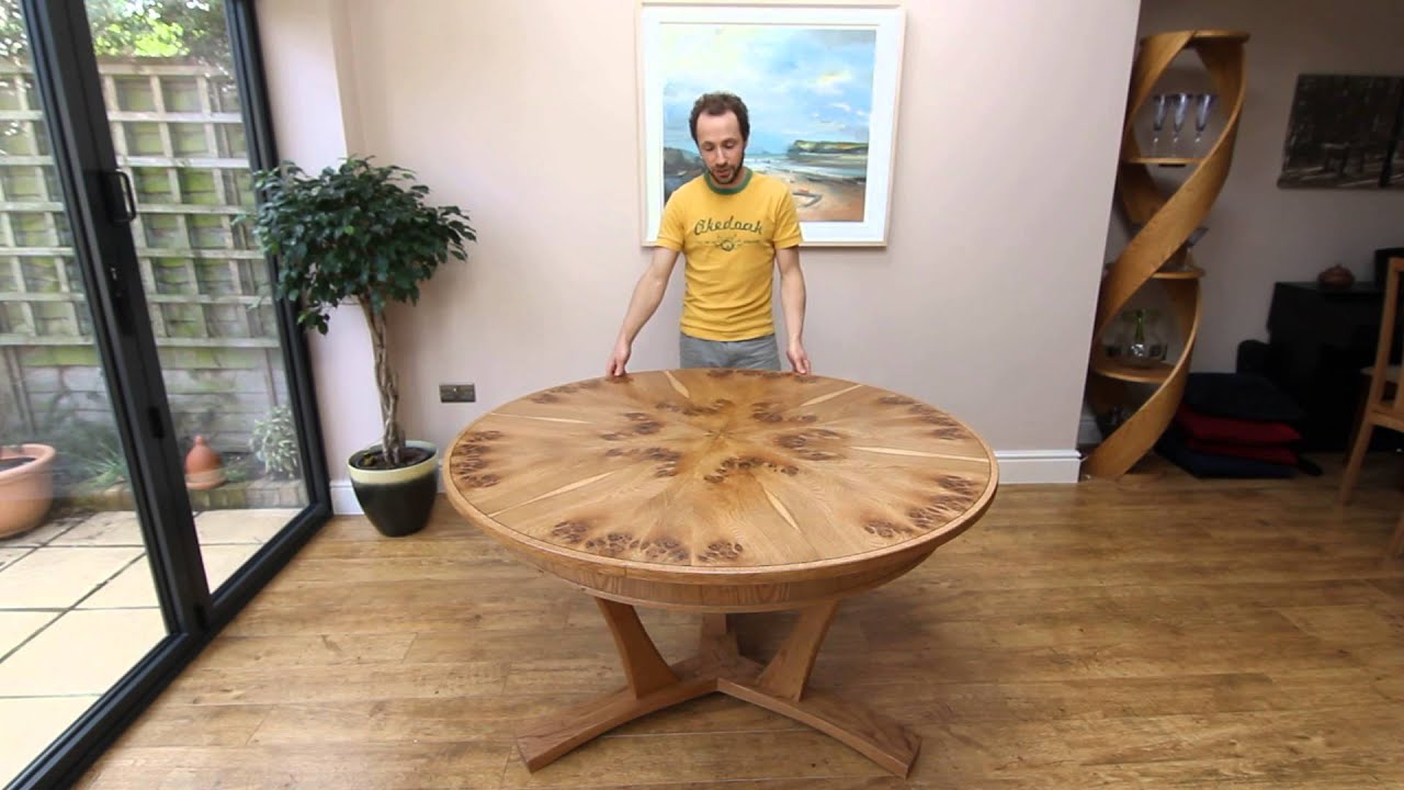 Expanding Circular Dining Table in Pippy Oak