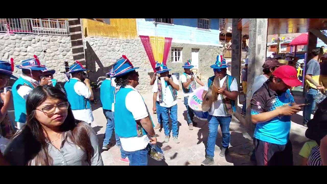 bajada de chaguito  de su  capilla ala iglesia  encuentro  de chaguitos  huaviña 2023