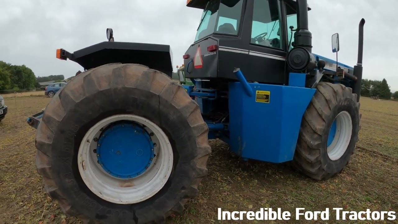 Сочлененный тягач Ford New Holland 946 Versatile V8 объемом 14,0 литров, 6-цилиндровый, с двигате...