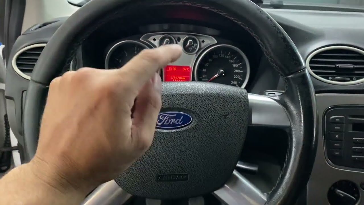 Como apagar a luz de airbag do Ford Focus b1877