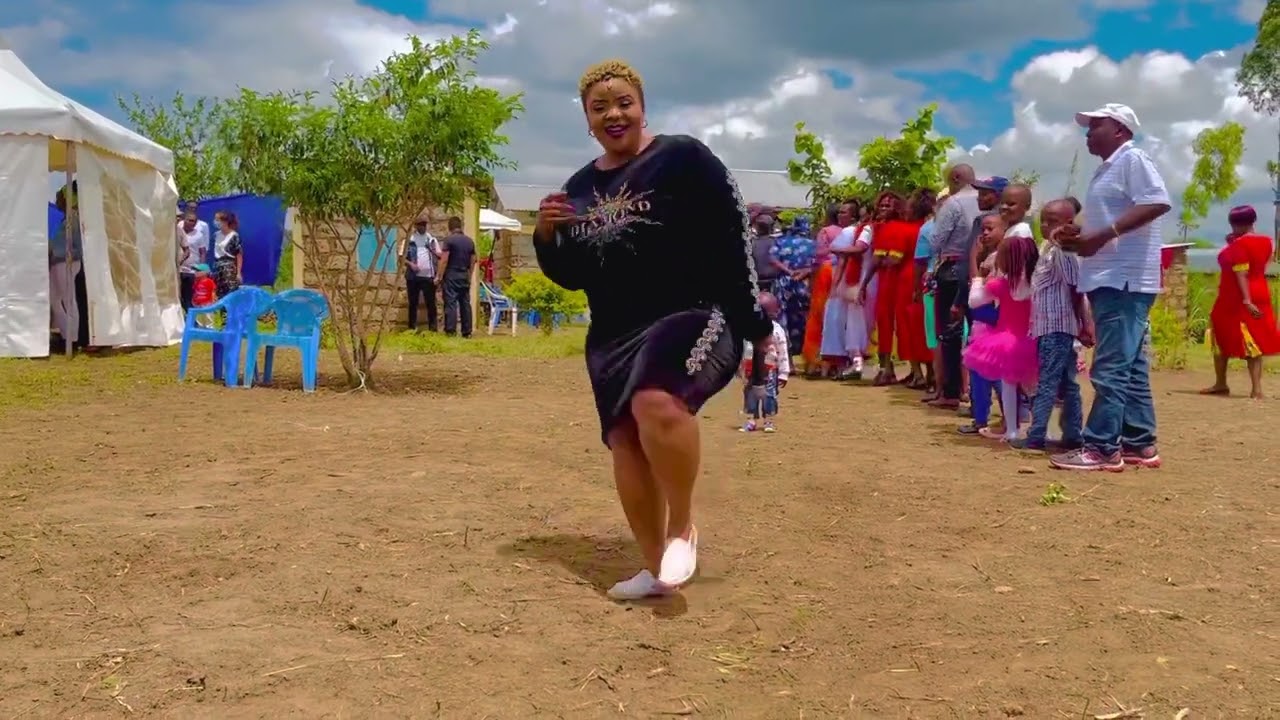 Switmaggy dancing ikinya ya kwitu by Myello at an event in Kilimambogo