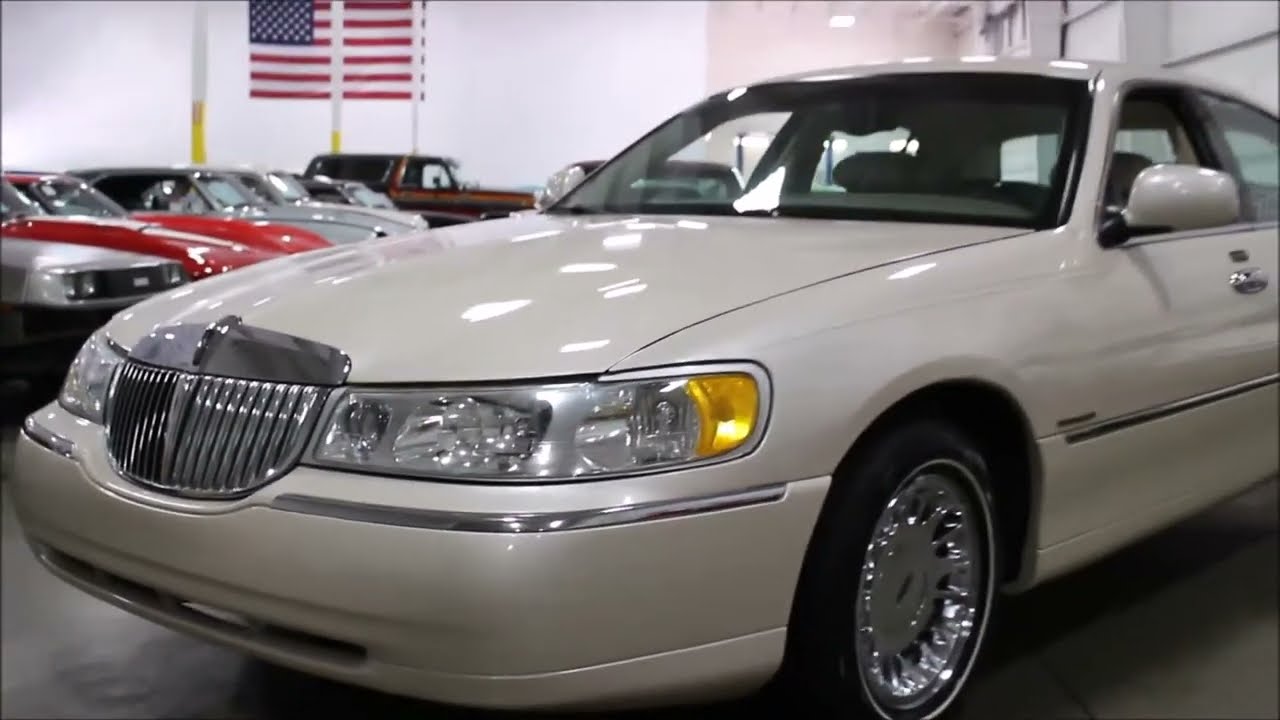 2001 Lincoln Town Car