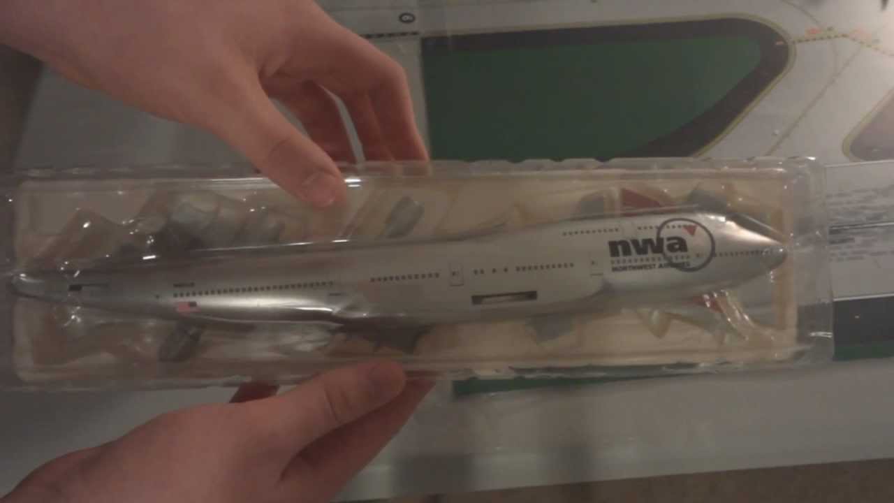 Hogan Wings 1:200 Scale Northwest Airlines Boeing 747-400 Unboxing/Review