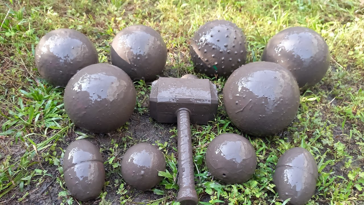 Menemukan bola kotor berlumpur ! bola emoji, bola basket, bola sepak, bola warna warni, bola part 5