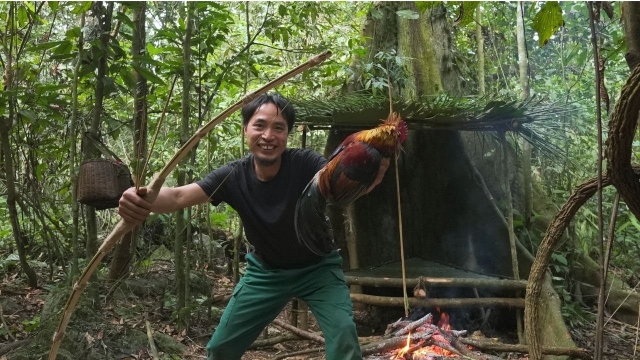 Jungle Survival:🏹🔥🪓 Hunting Wild Chickens and Find Medicinal Plants To Sell For Money