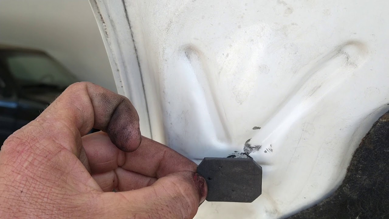 Como regular o capô do Logan ou Sandero