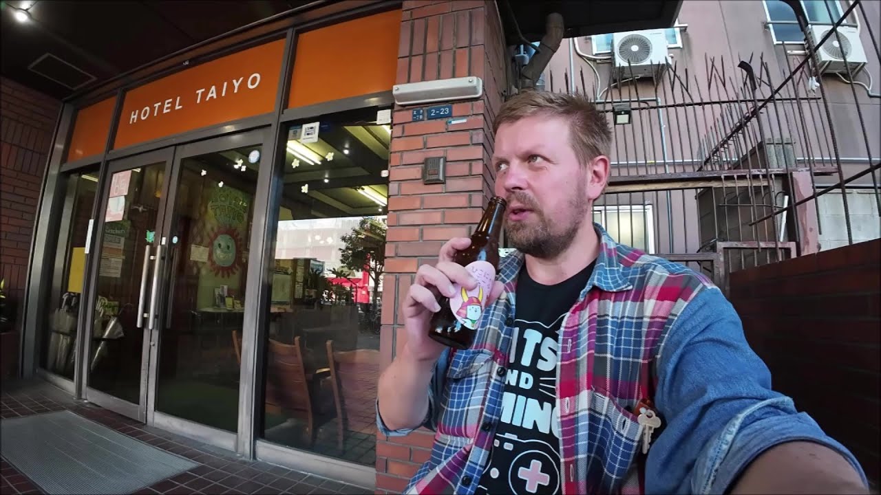 bezsensowny filmik o piciu i pakowaniu... ale jest kocie piwko Hikonyan Ale :)
