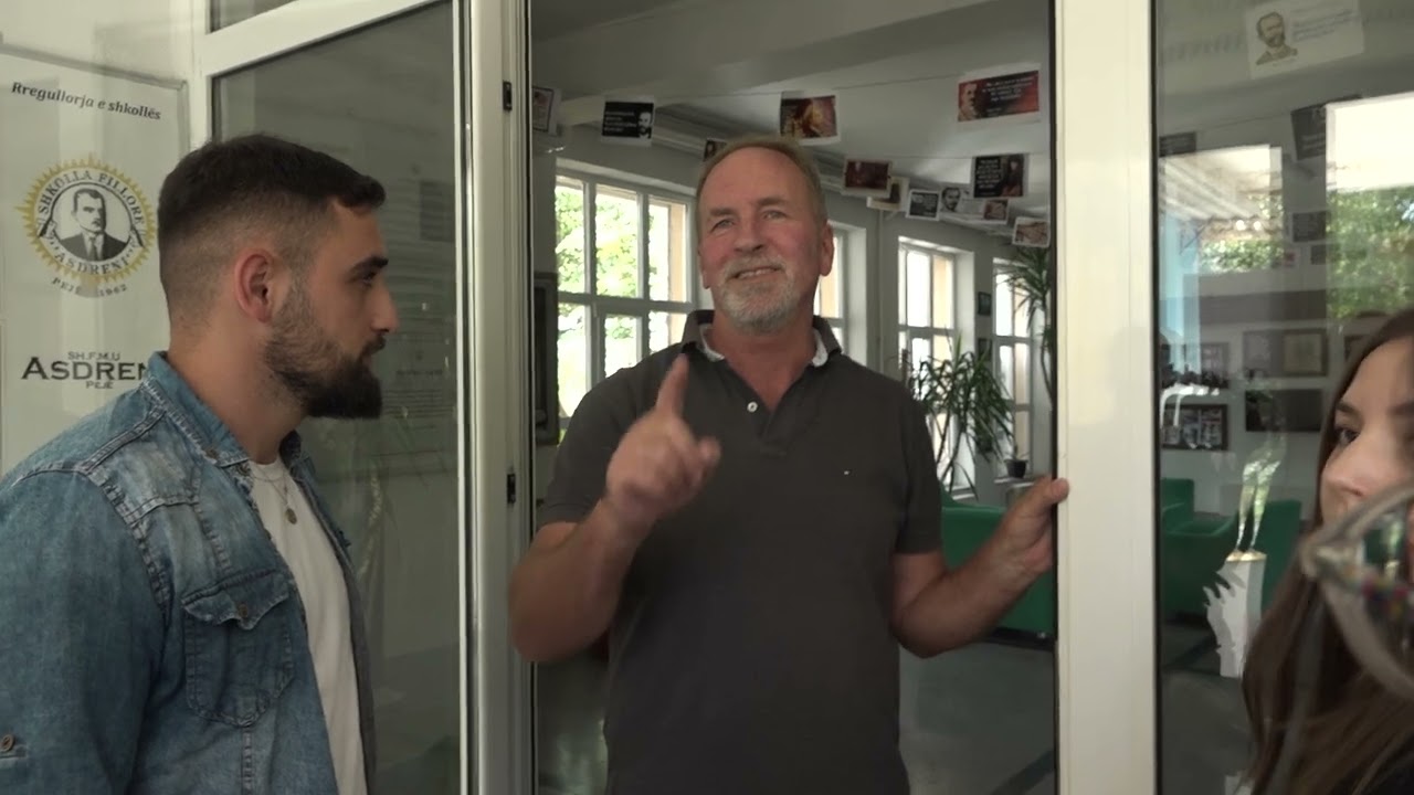 Nxenesja me shami “perjashtohet” nga shkolla, zv/drejtori ike duke thene se eshte punetore teknik