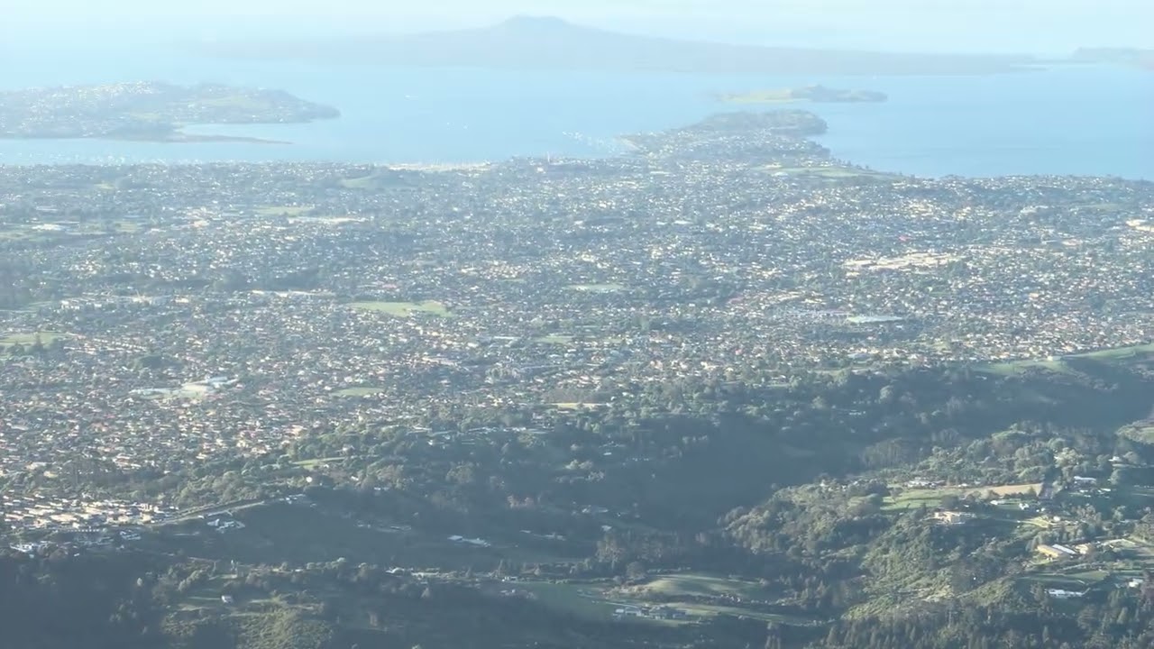Landing Auckland 23 L