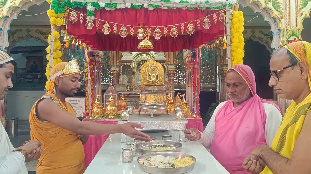 णमोकार पैंतीसी महामणडल विधान के सोलहवें दिवस पर अभिषेक 