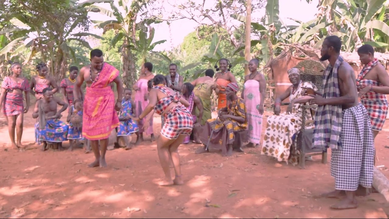 ON D DAY OF D VIRGIN DANCE SELECTION FOR THE CROWN PRINCE, HE SHOCKED EVEVRYONE & CHOSE A COMMONER