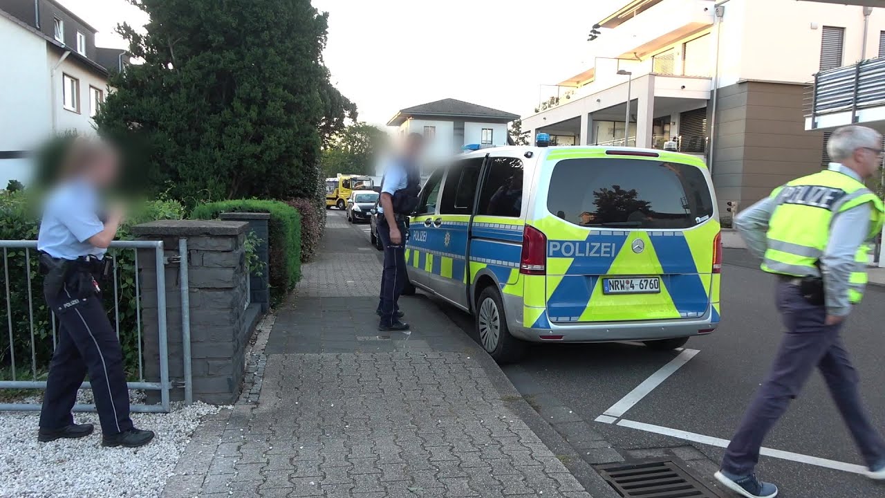 Polizei lässt PKW sicherstellen bei Drogendurchsuchungs- und Festnahmeeinsatz in Hennef am 23.08.23