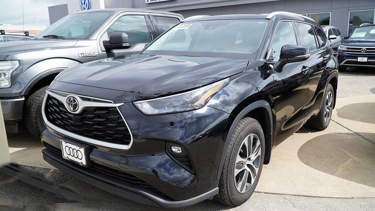 2022 Toyota Highlander Black | Video Tour with Angel (In Spanish)