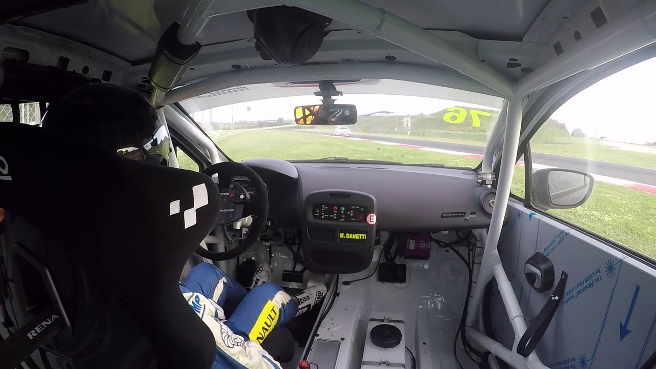 Vallelunga Crash in Q2 Clio Cup Italia M Danetti 02/06/2018