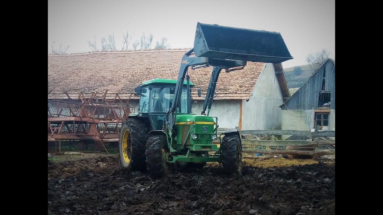 John Deere 3040 Front loader loading manure (incarcare gunoi)