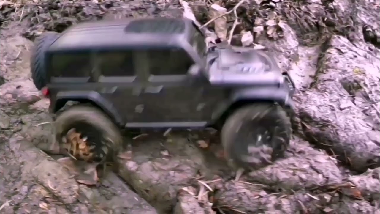 Rc Crawler (Volantexrc exhobby 787-1 1:24) geht fast im Wasser unter, funktioniert aber noch. 👍🤘😎