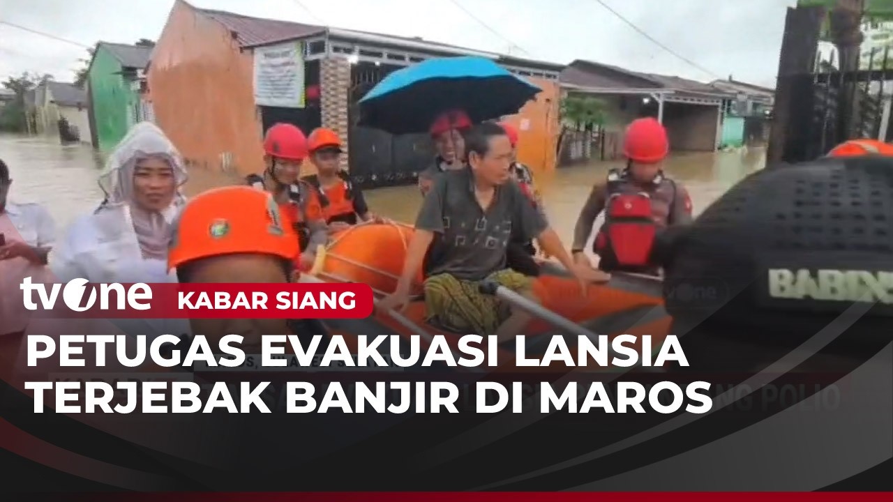 Tim SAR Evakuasi Lansia Penyandang Disabilitas Polio dari Banjir | Kabar Siang