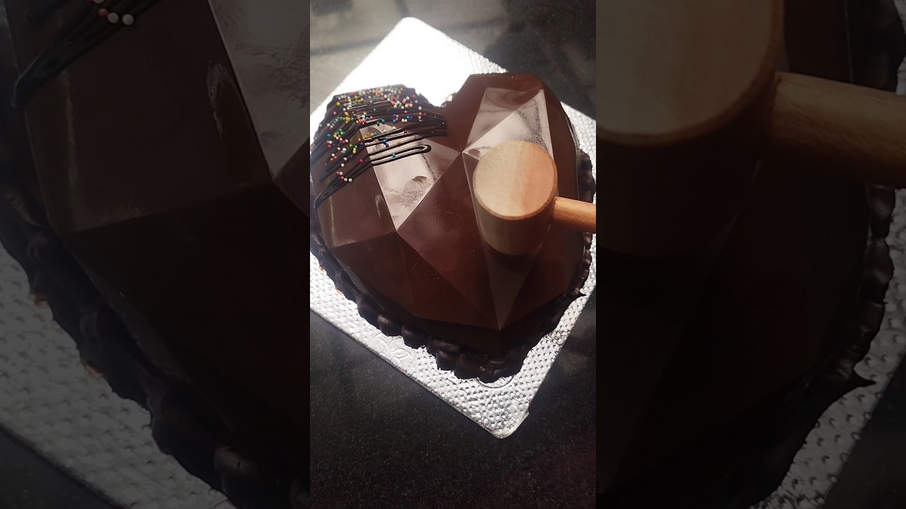 pinata cake breaking #shorts #viral #food #cake #cakecutting #pinata