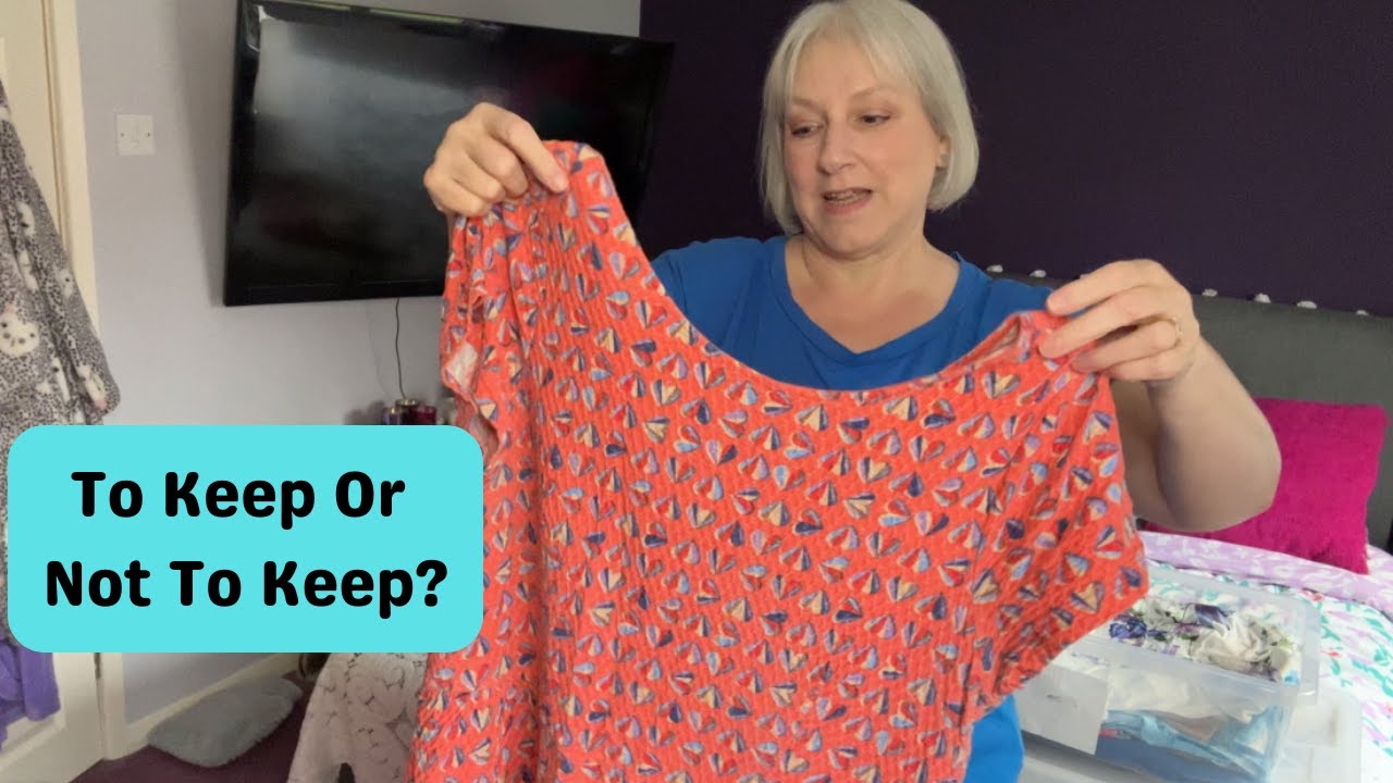 Declutter With Me : Last Year's Clothes