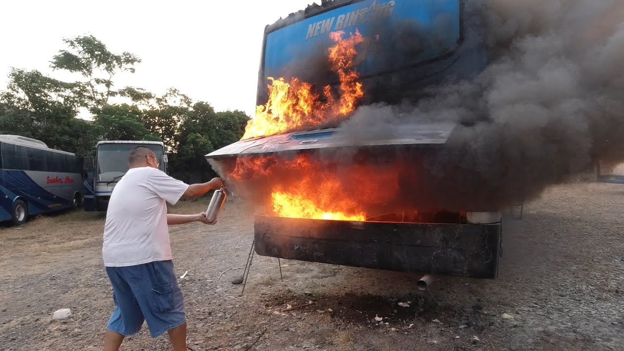 API SEMAKIN BESAR... | Bakar Bus Sampai Meledak Jilid II