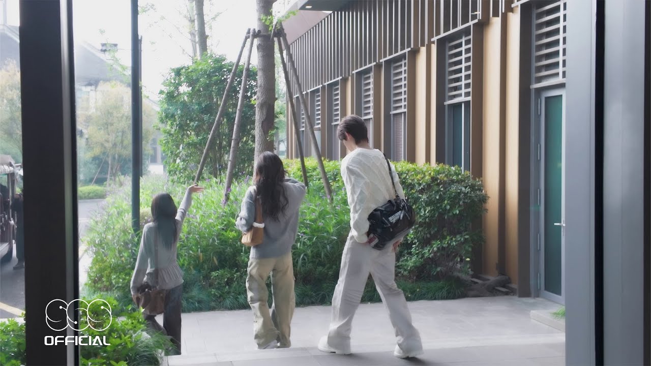 R.E.D (JINNY, QIANA) & CHENKAIWEN 'Back To Field' Behind