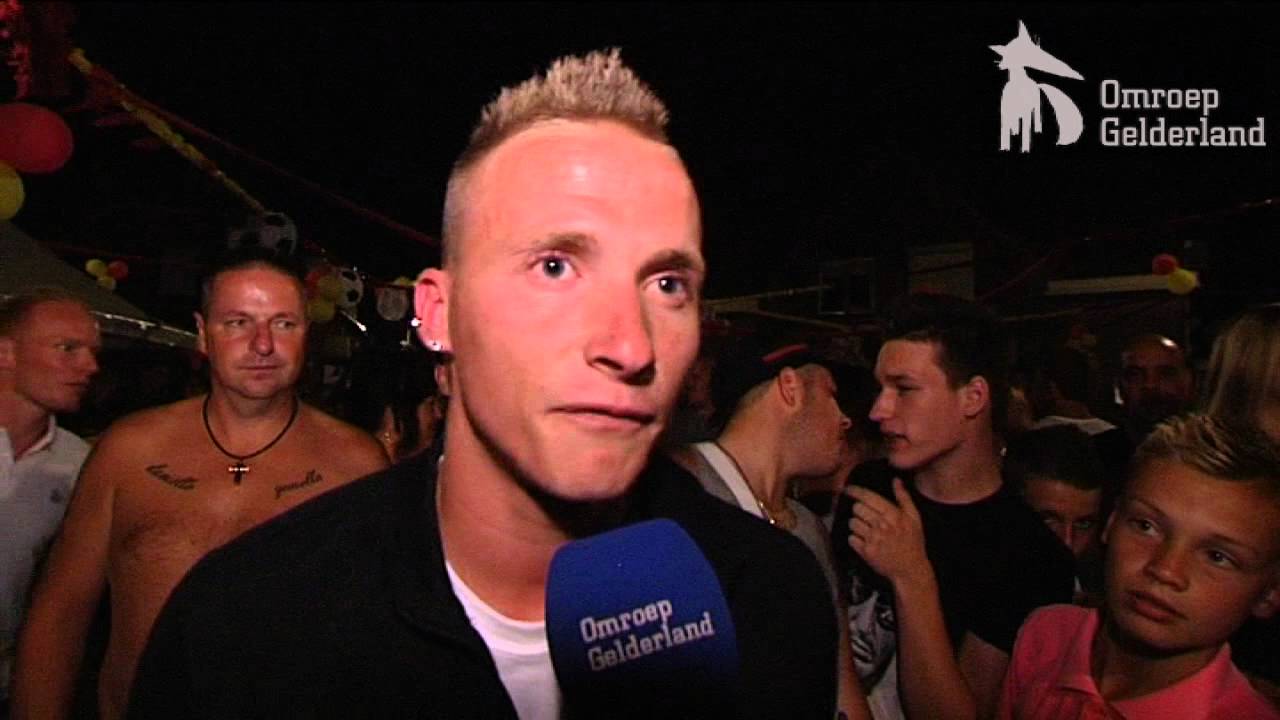 Buurt bouwt feestje voor en met Büttner
