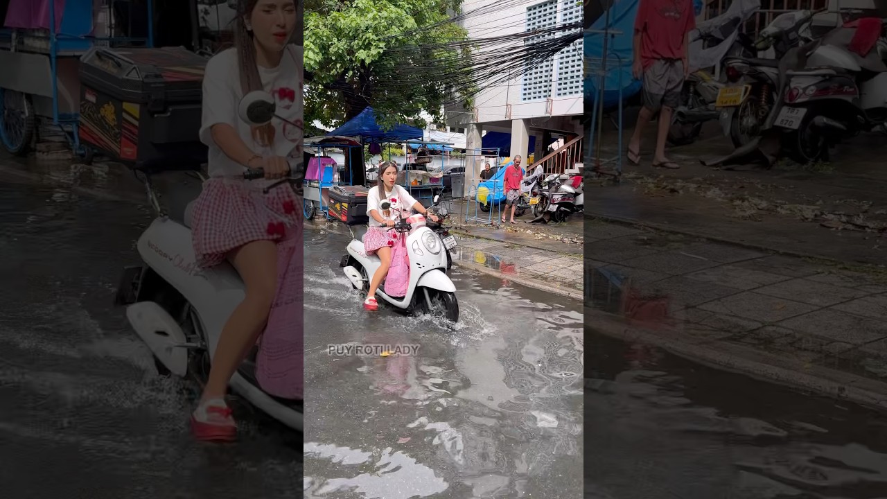 On the way to sell roti, it rained heavily and flooded. - Thai Street Food #short