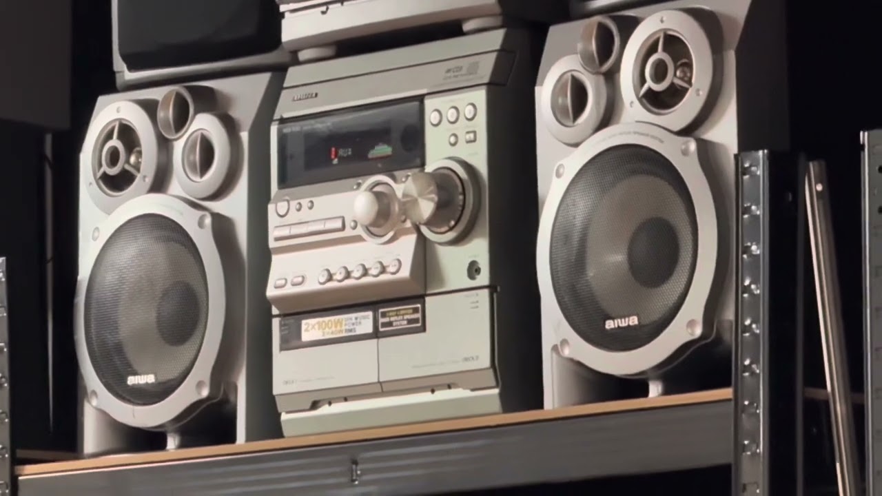 AIWA NSX-R30 cajas modificadas reproduciendo Trap