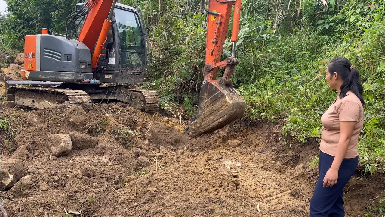 CEO Leaves The City for The Forest Build Farm: Using excavators Dig a pond to raise fish