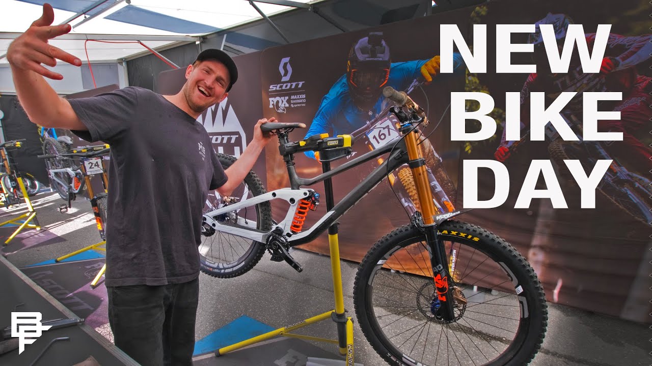 BUILDING MY NEW DOWNHILL BIKE AND WORLD CUP TRACK WALK!