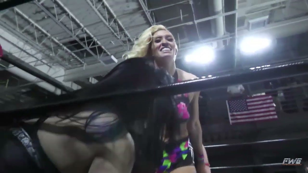 Sirena Veil VS Dani Mo