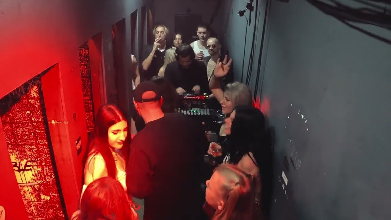 AHURA - Snake Selection [LEHMANN BATHROOM]