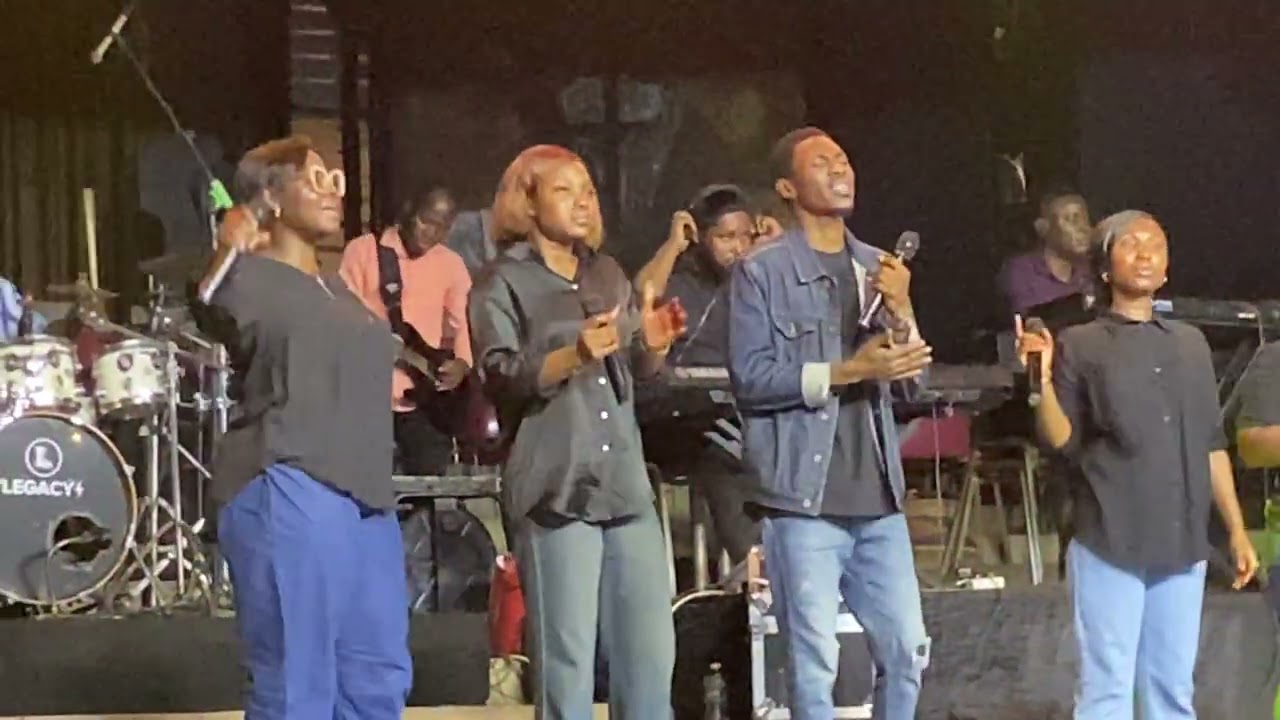 Spontaneous worship with Diana Hamilton 