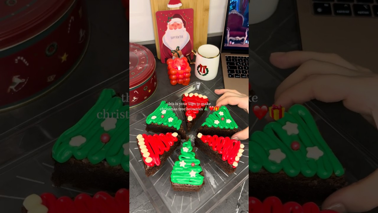Christmas Tree Brownies 🎄🤎🧑🏻&zwj;🎄🍫 #baking #brownie #decorate
