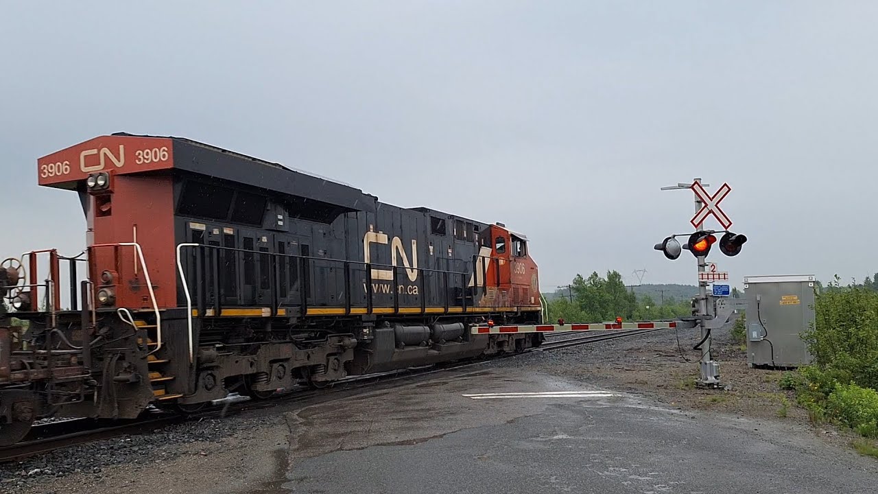 CN ES44AC 3906 w/ K4HL leads southbound intermodal train