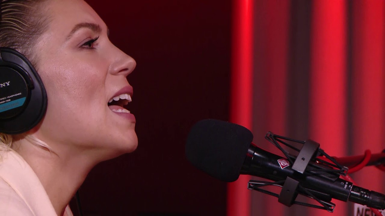 Skylar Grey: Walk on Water