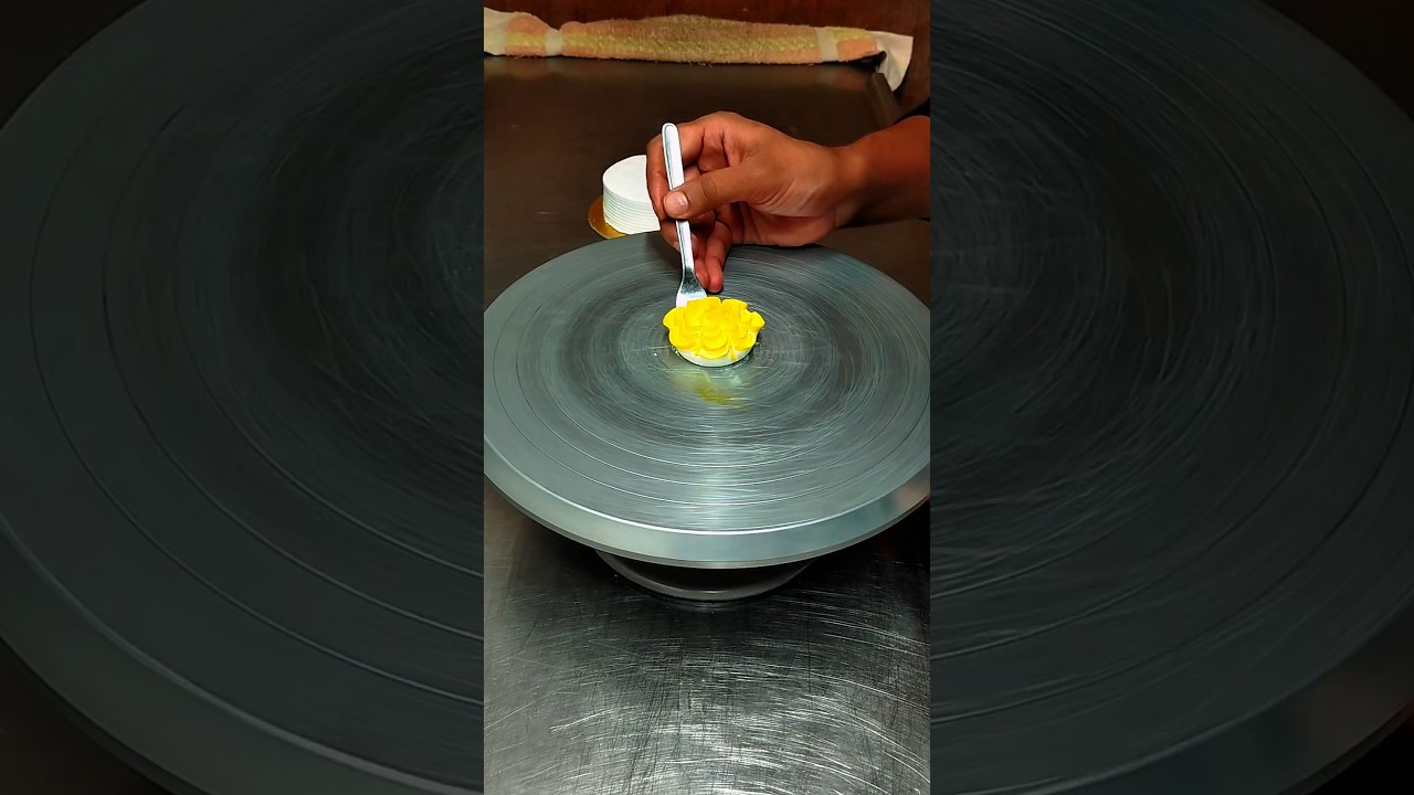 Mini vanilla cake design idea