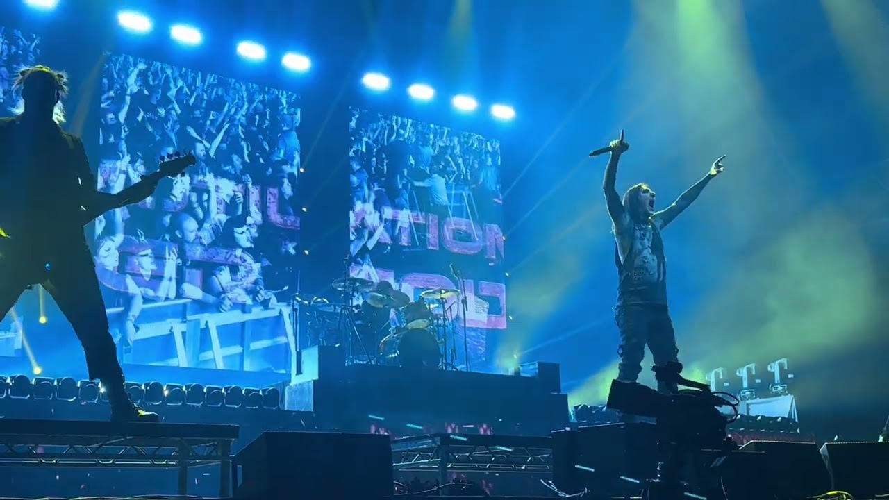 Motionless In White - Slaughterhouse ( Live In London ) 