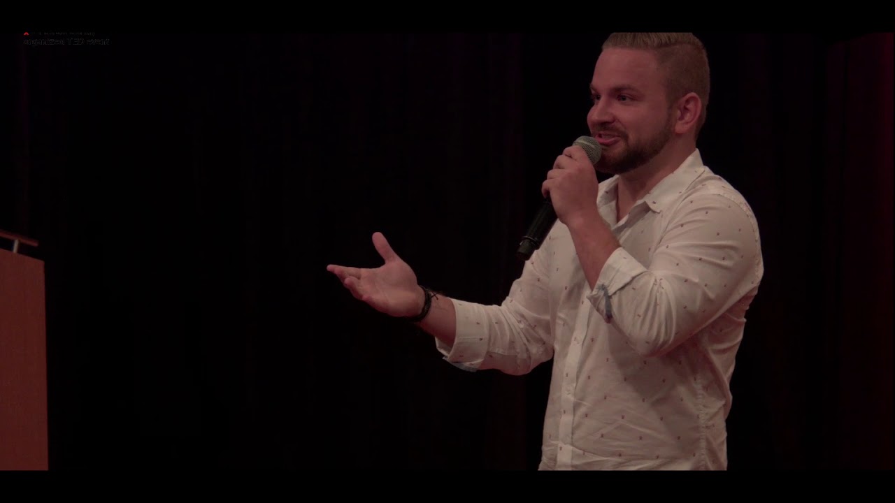 De multinacionais para projetos sociais | Raphael Mayer | TEDxInsper