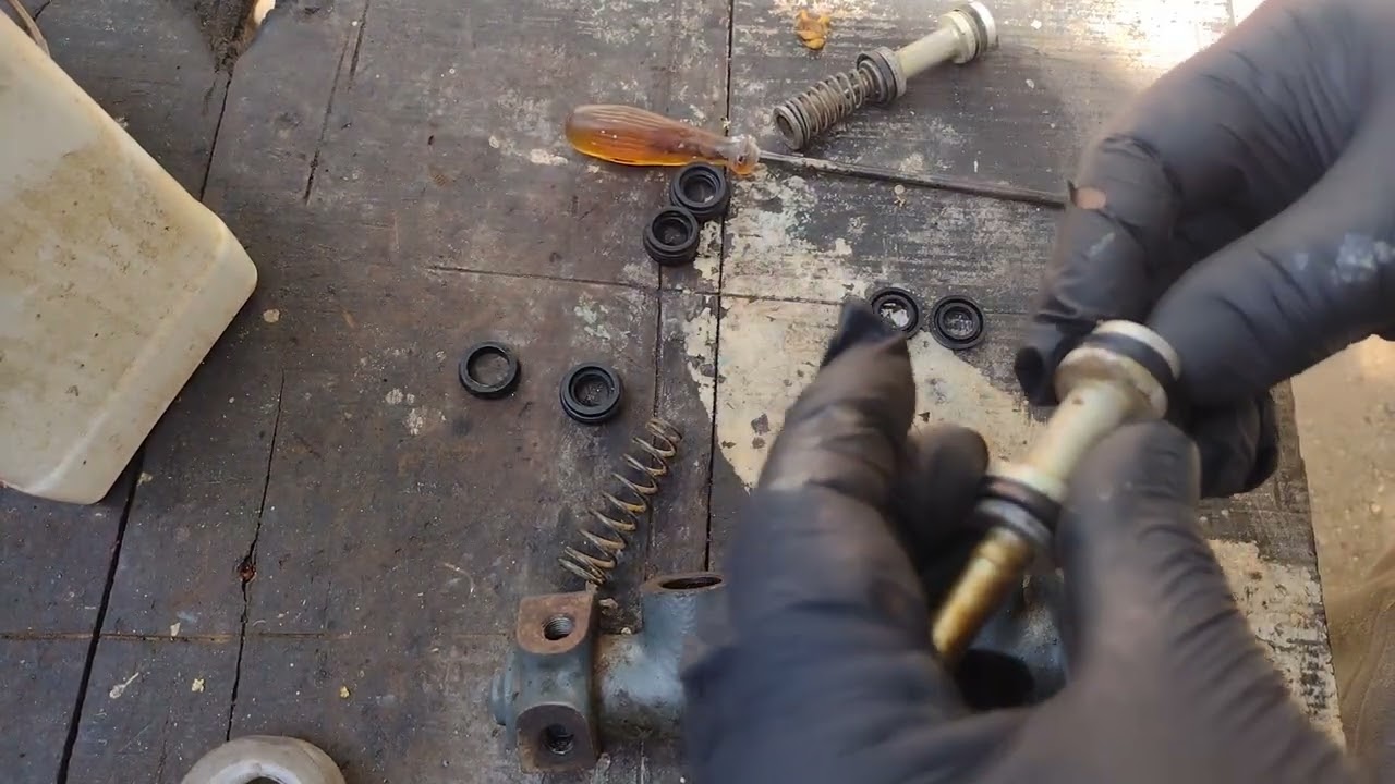 BOMBA de frenos de FORD fiesta limpieza y armado
