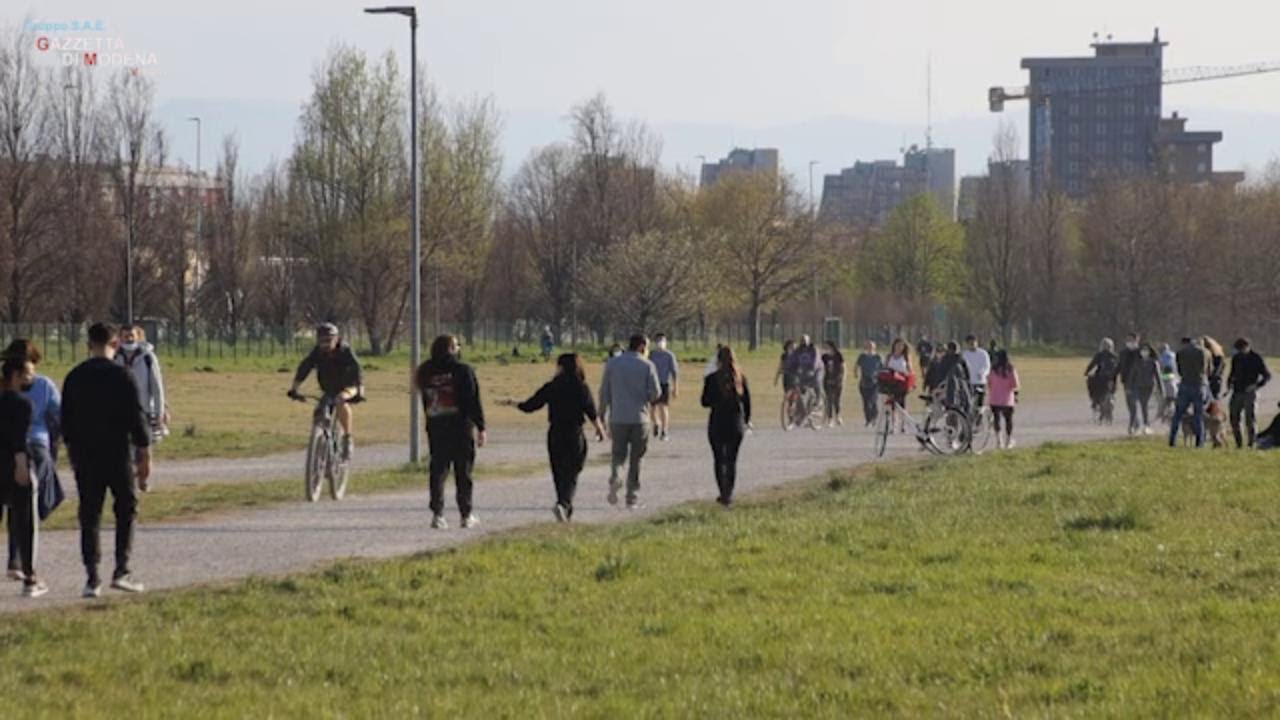 Modena, la domenica al parco dei modenesi