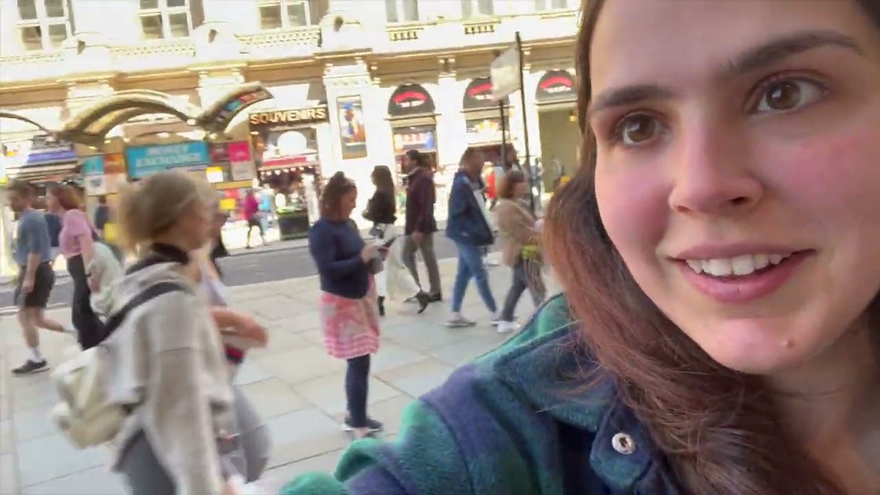 Pasaporte Venezolano + un día en Londres / Preparativos coronación del rey Carlos.