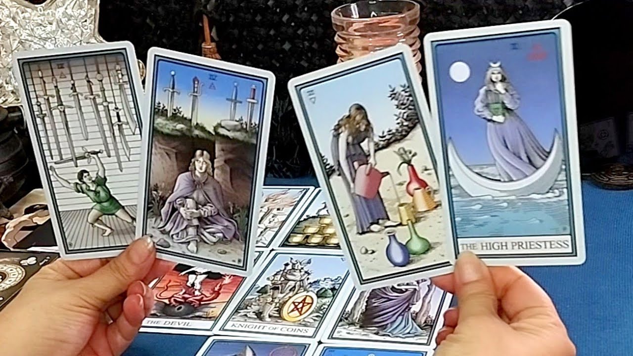 Sofre Em Silêncio Lembrando De Você E Espera A Sua Volta. #cartomante #tarot #tarologo #oraculista 