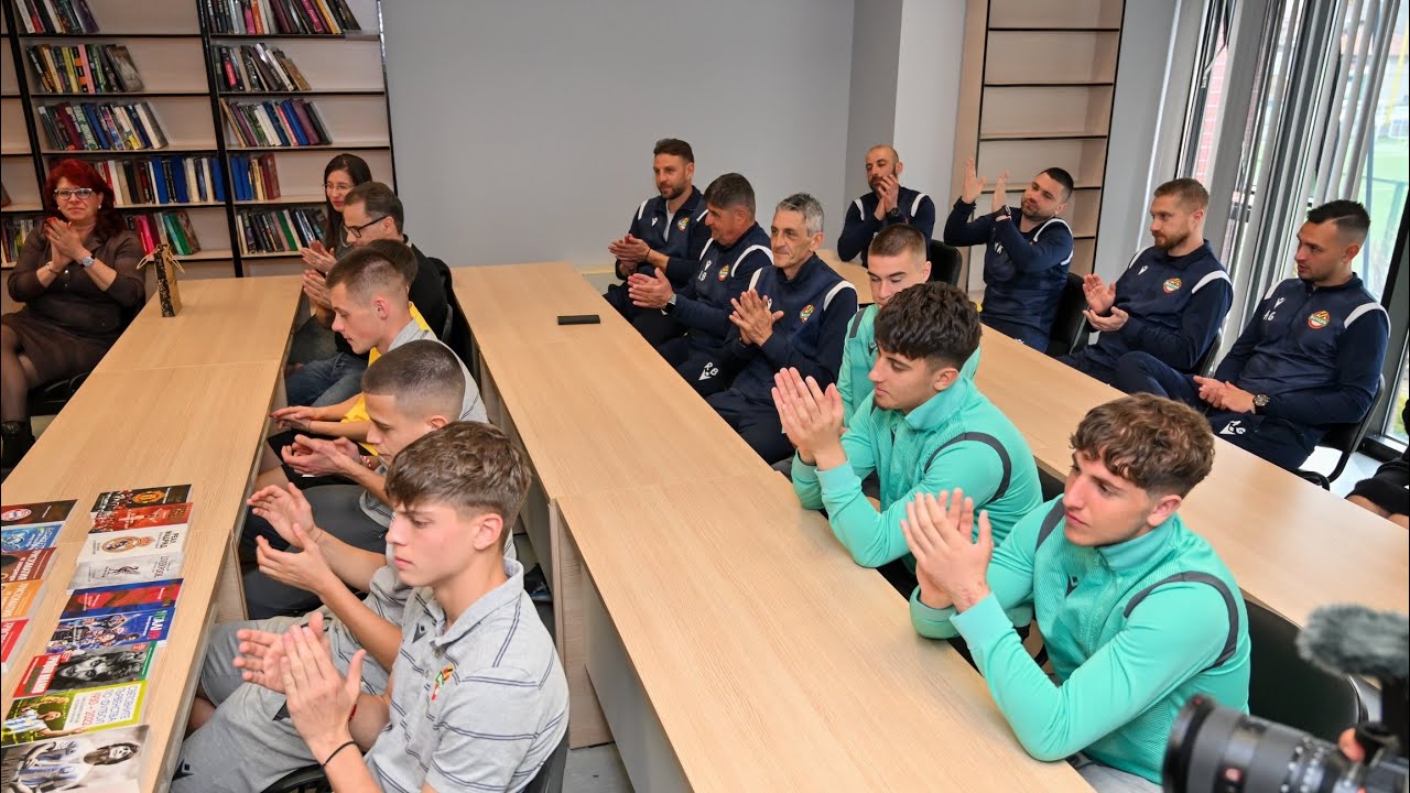 ПЪРВАТА КЛУБНА БИБЛИОТЕКА!