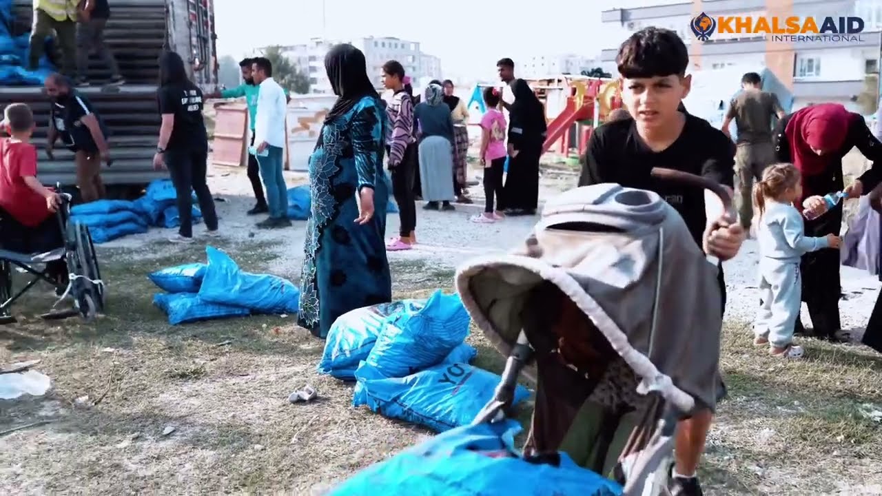 Khalsa Aid is providing coal for heating/cooking to 700 families in Turkey.