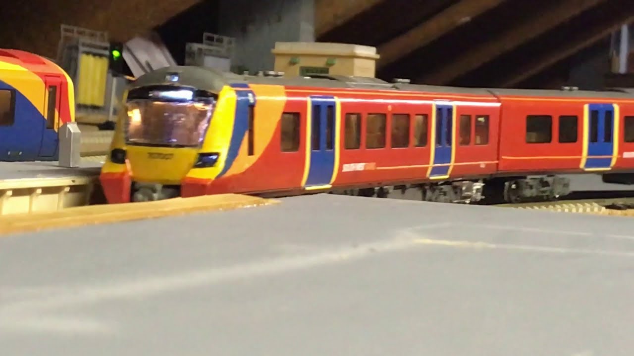 61. South West Trains Class 707 in OO Gauge
