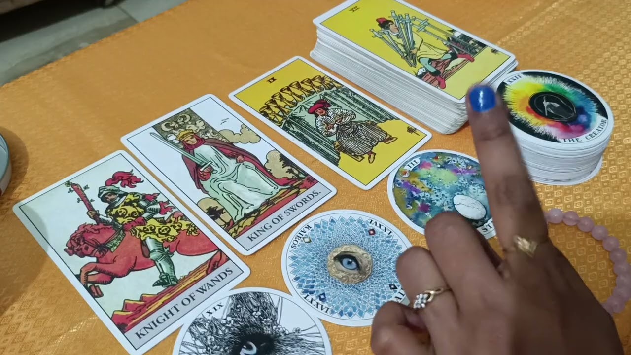 लोग आपसे क्यों डरते हैं?#why are people #scared of you?#डर #viral #trending #tarot #haters #energy 